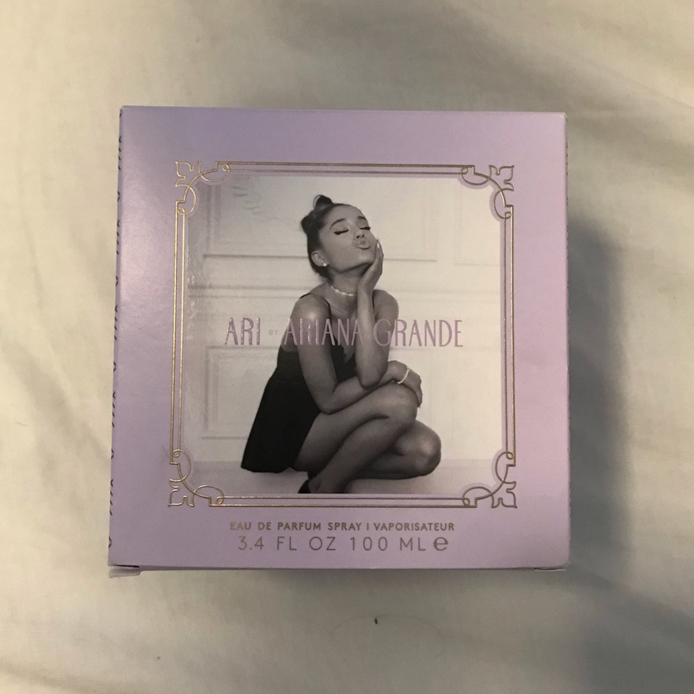 Ari by Ariana Grande BOX ONLY